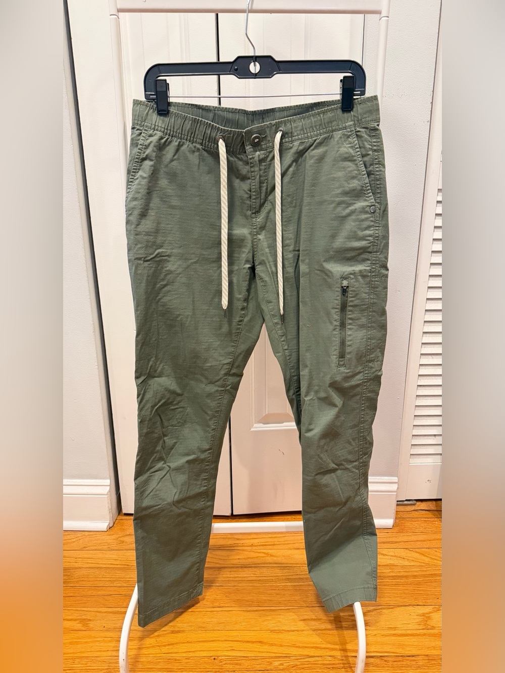 Vuori Women's Green Ripstop Pants Size Medium